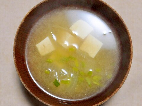 島らっきょうの葉と豆腐の味噌汁
